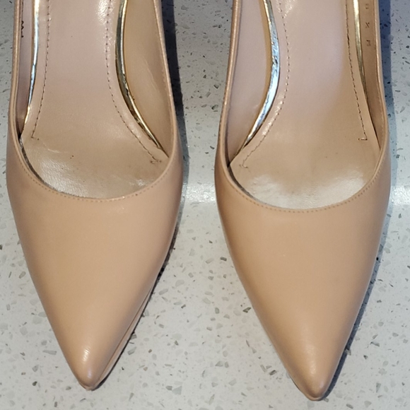 Stuart Weitzman Goatskin Pointy Toe Pump - Picture 3 of 13